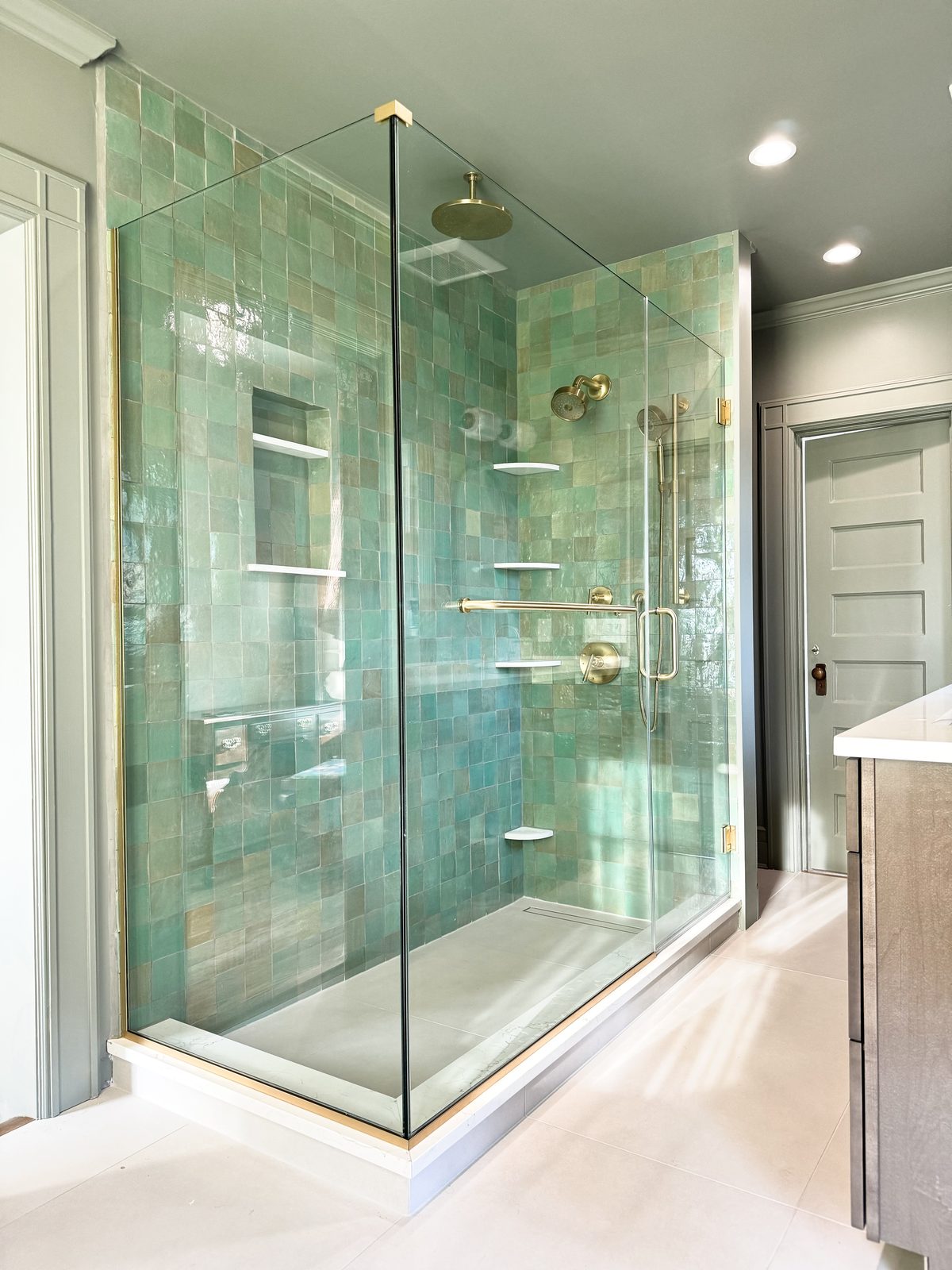 Glass-to-Glass Corner Enclosure